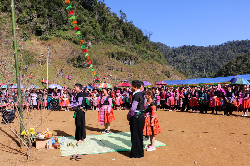 Nghi thức hạ cây nêu