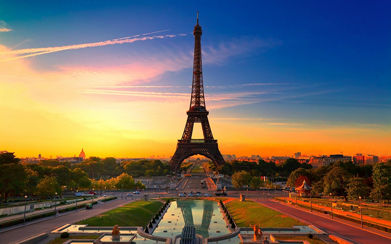 Tháp Eiffel - Biểu tượng của nước Pháp