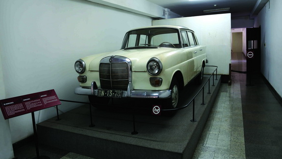 Mercedes Benz 200 W110 của vị Tổng thống cuối cùng 