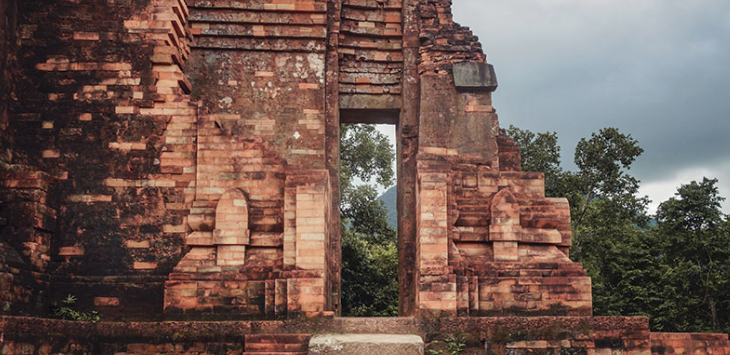 Tháp cổng Gopura phía Đông 