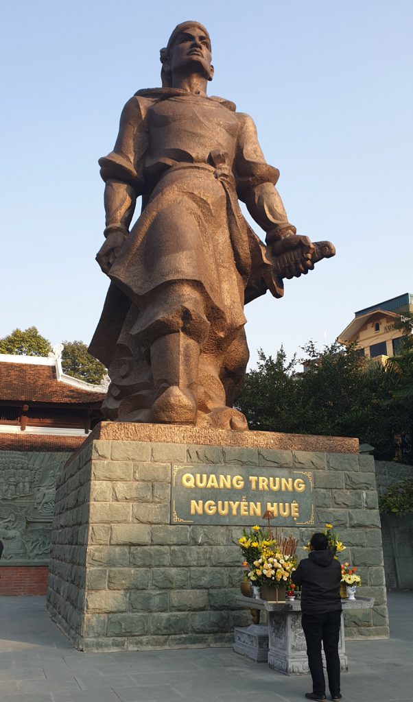 Tượng đài vua Quang Trung 